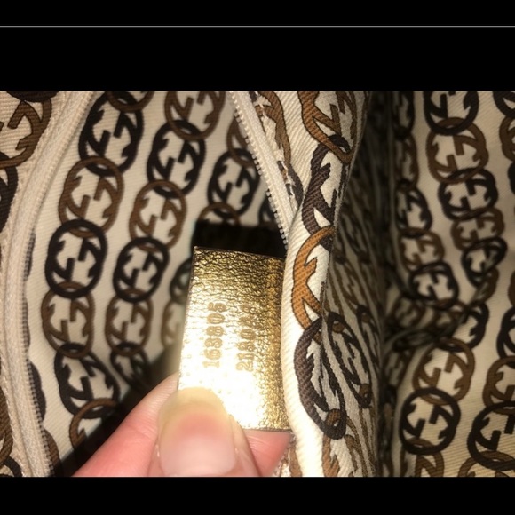 GUCCI SPECIAL $100.00 MORE MARKDOWN!!Authentic GUCCI metallic gold shoulder bag - Picture 16 of 16
